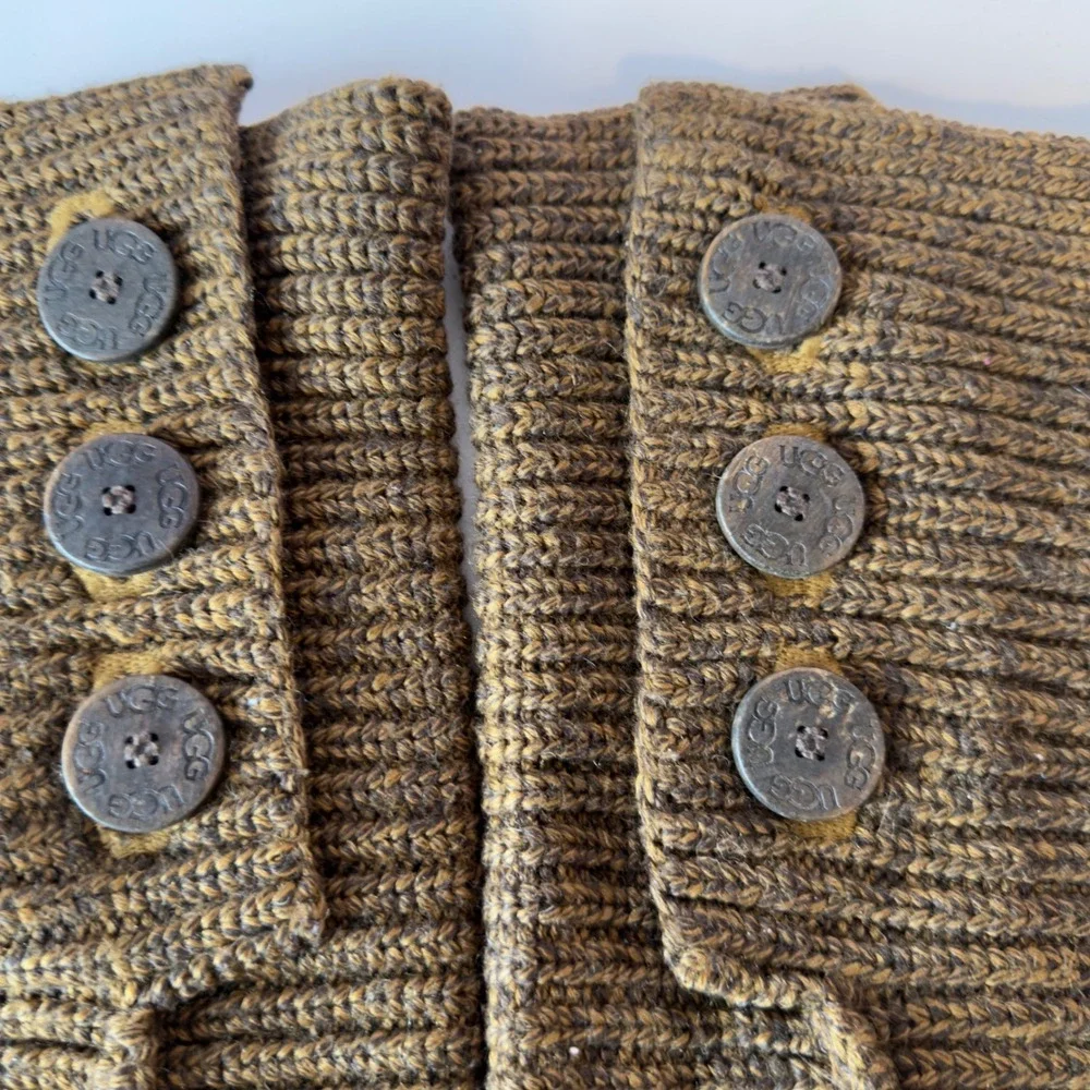 UGG Women's Classic Cardy Sweater Boots Size 9 Brown Knit Winter Preppy Button